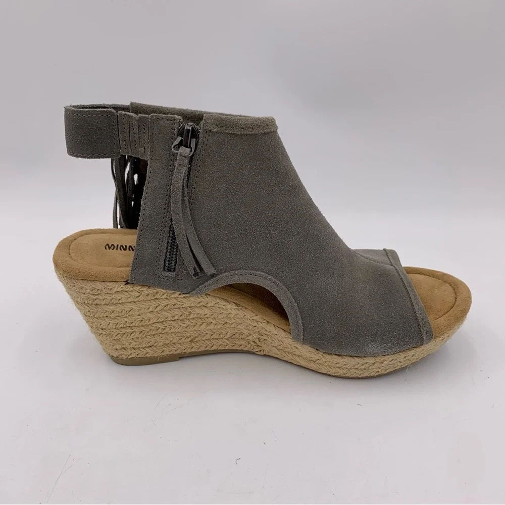 Minnetonka Blaire Wedge‎ Sandals Women Sz 10 Gray Suede Fringe Zip Festival Boho